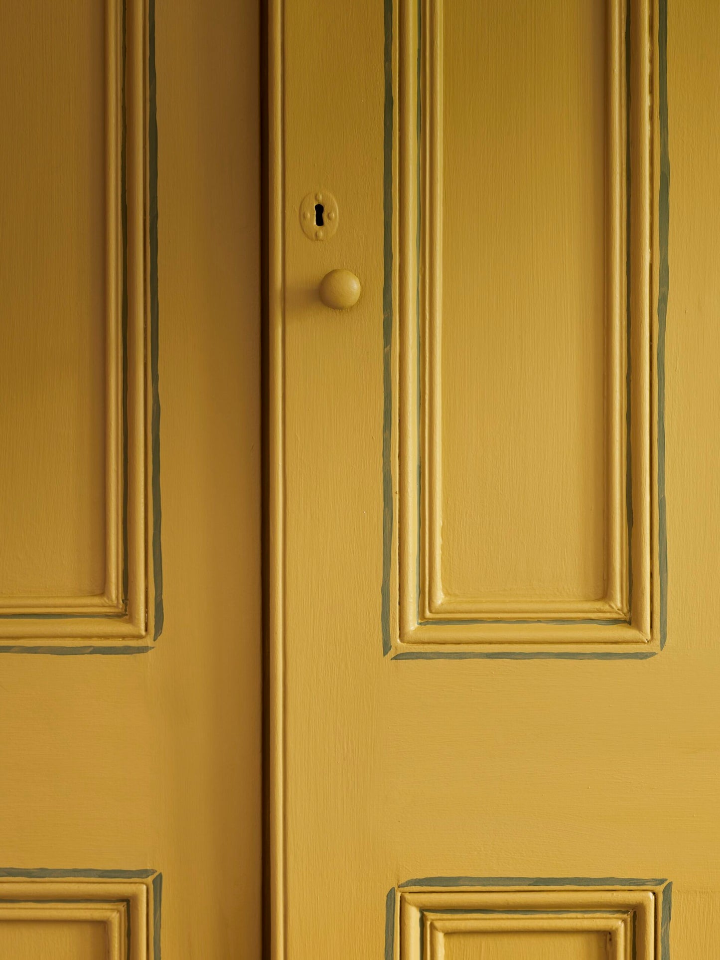 Satin Paint by Annie Sloan Carnaby Yellow 750ml