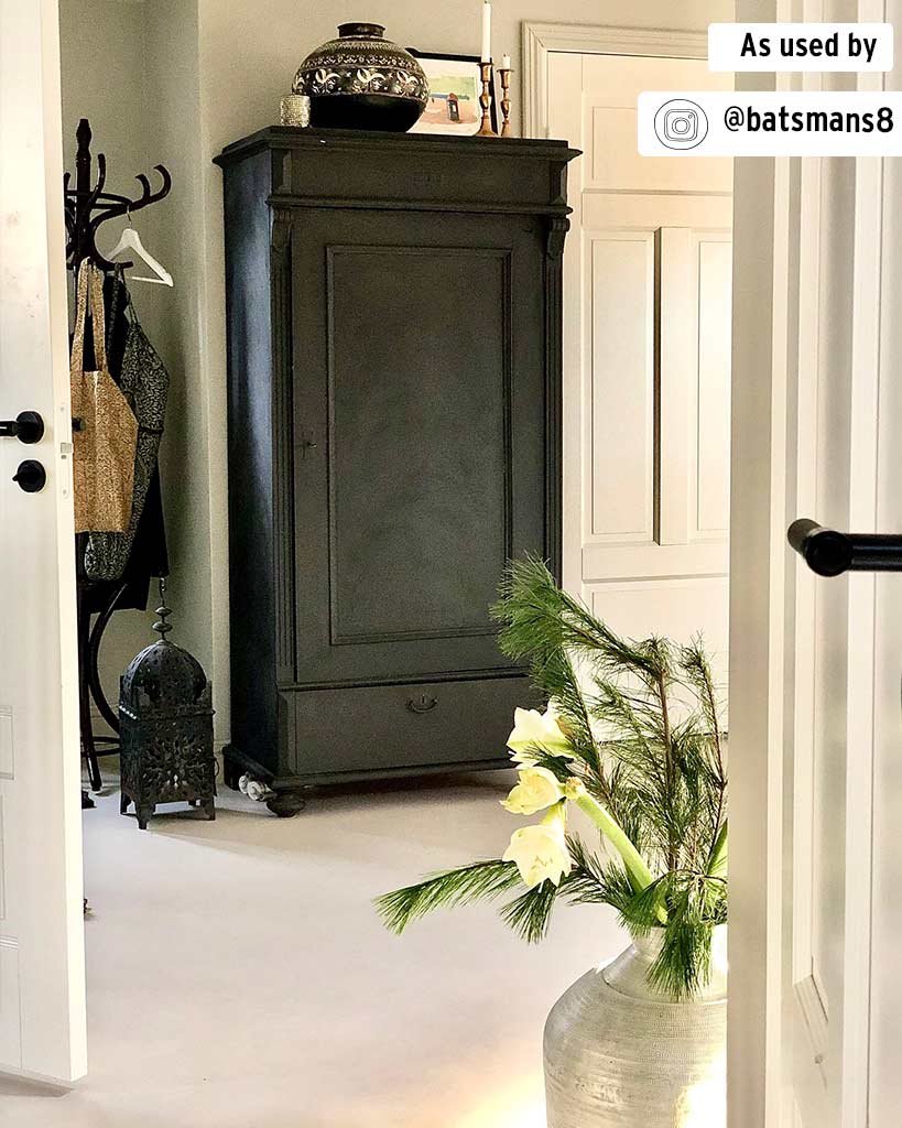 Chalk Paint by Annie Sloan Athenian Black 120ml/1 litre