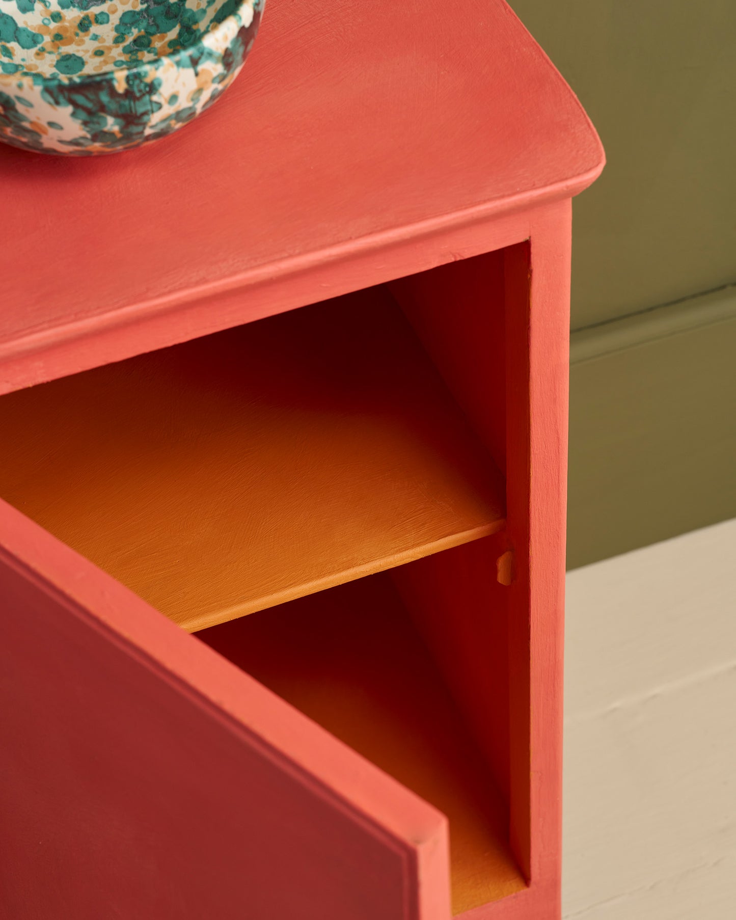 Chalk Paint by Annie Sloan Sandlewood Red