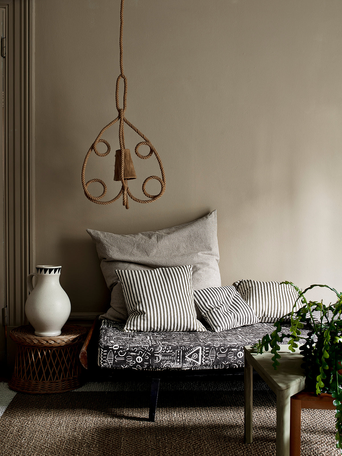 Wall Paint by Annie Sloan French Linen - 120ml/2.5 Litre