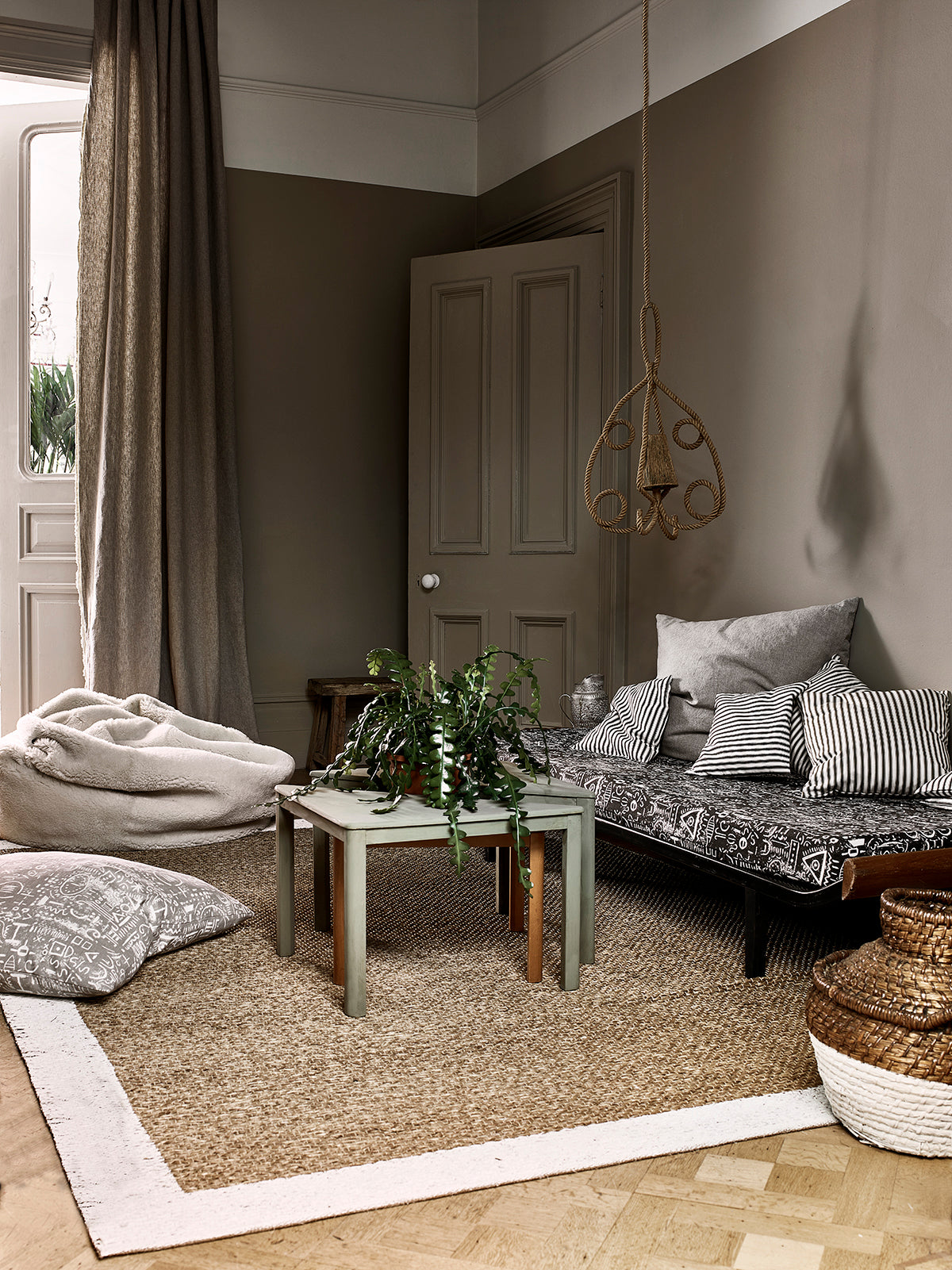 Wall Paint by Annie Sloan French Linen - 120ml/2.5 Litre