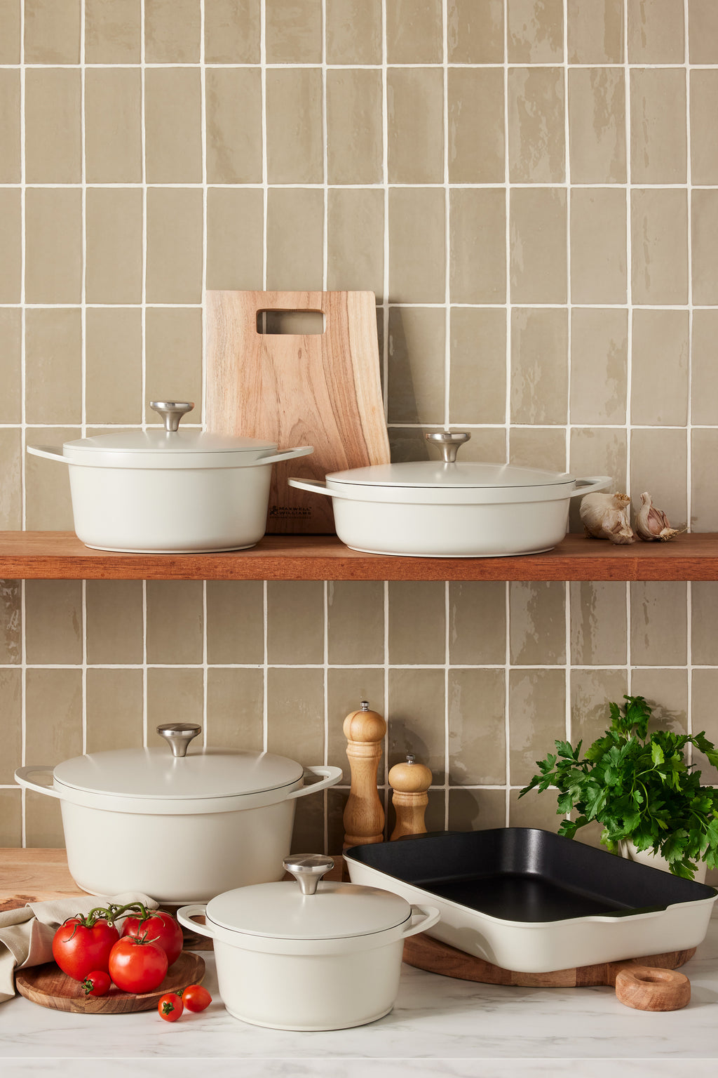 Maxwell and Williams Cast Lite Non-Stick Shallow Casserole 28cm / 4L Ecru Gift Boxed