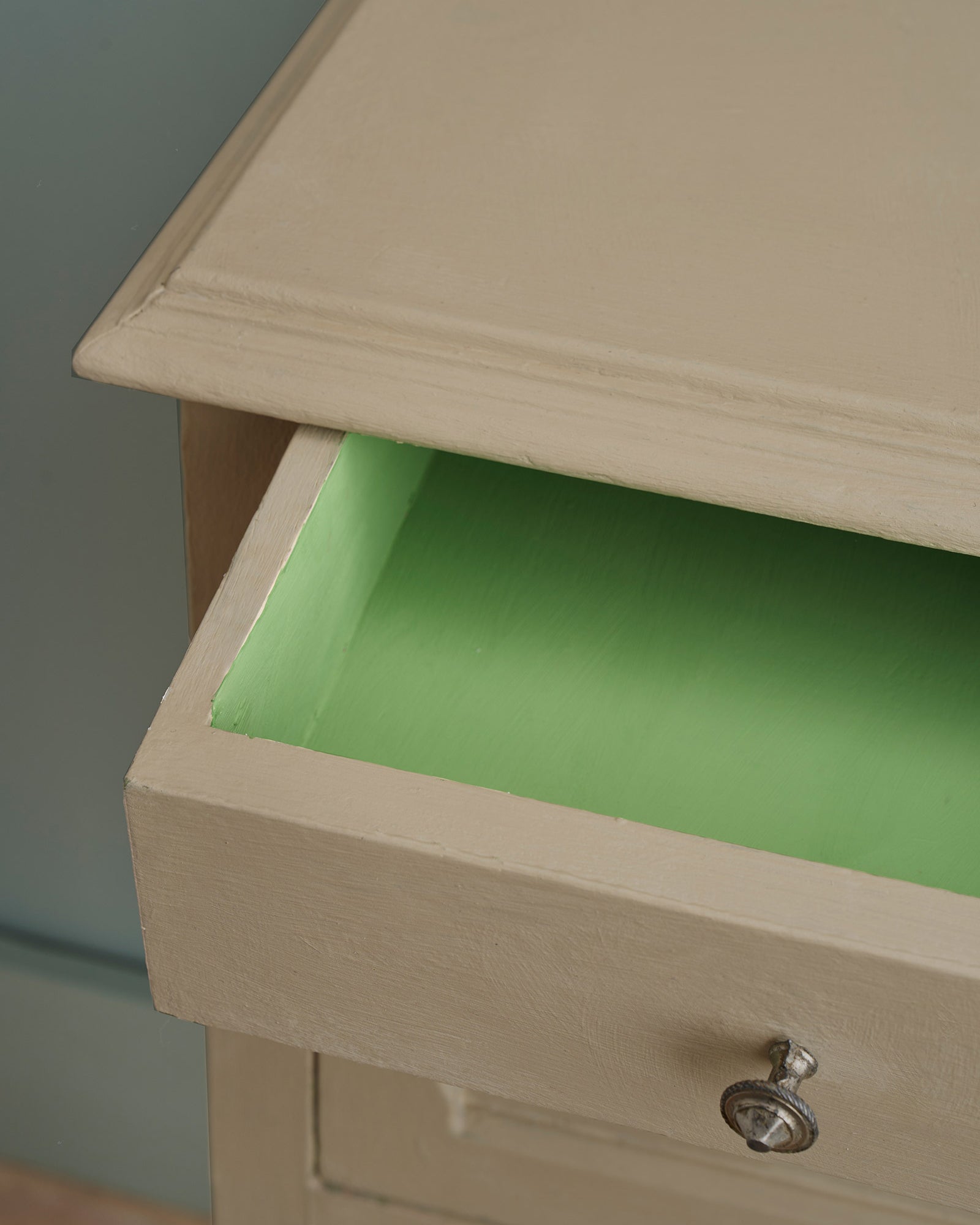 Chalk Paint by Annie Sloan Country Grey 120ml/1 litre