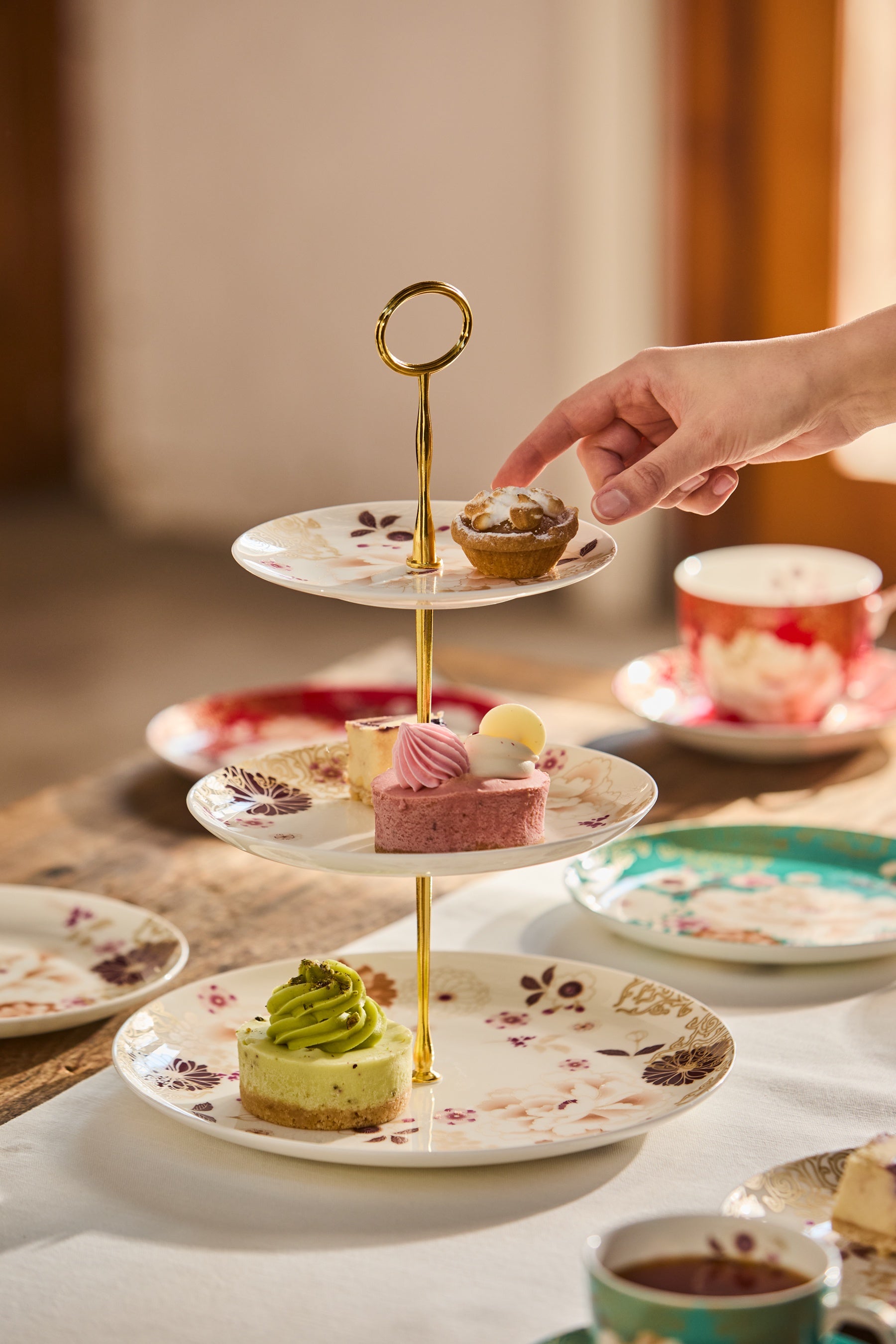 Maxwell and Williams Kimono 3 Tiered Cake Stand 16/20/27.5x37cm White Gift Boxed