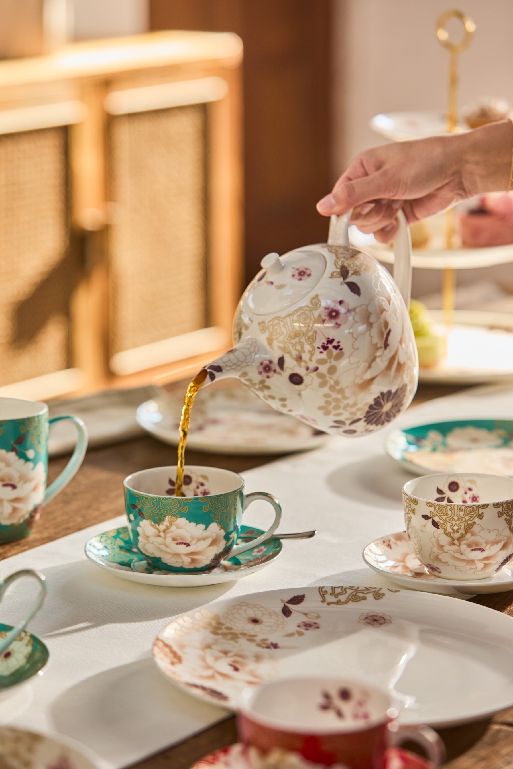 Maxwell and Williams Kimono Teapot 1.1L White Gift Boxed