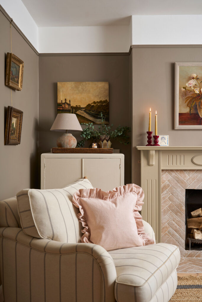 Wall Paint by Annie Sloan French Linen - 120ml/2.5 Litre