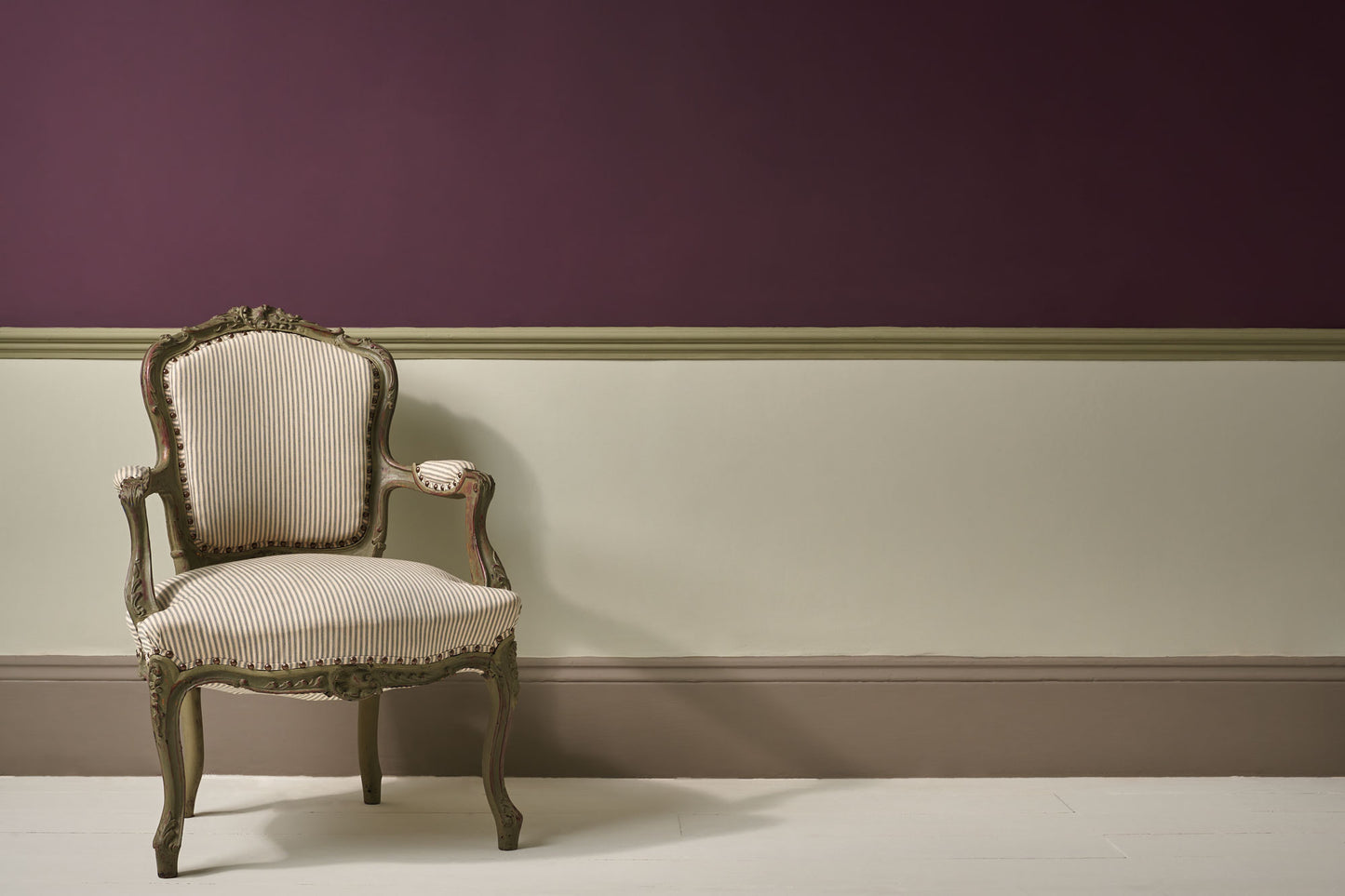 Wall Paint by Annie Sloan Tyrian Plum - 120ml/2.5 Litre