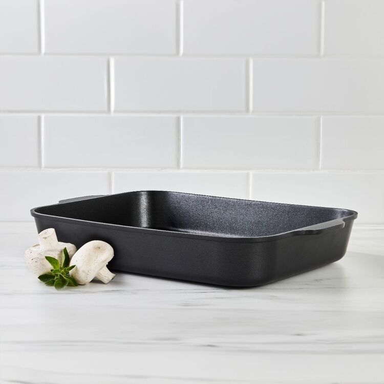 Maxwell and Williams  Agile Non-Stick Roaster 34x26cm  Black