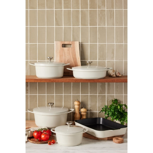 Maxwell and Williams Cast Lite Non-Stick Roaster 38x28.4x5.5cm Ecru Gift Boxed