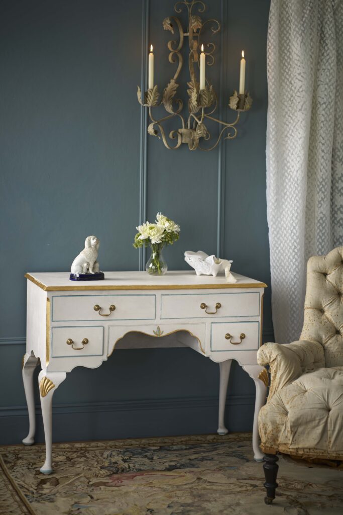 Chalk Paint by Annie Sloan Rococo White
